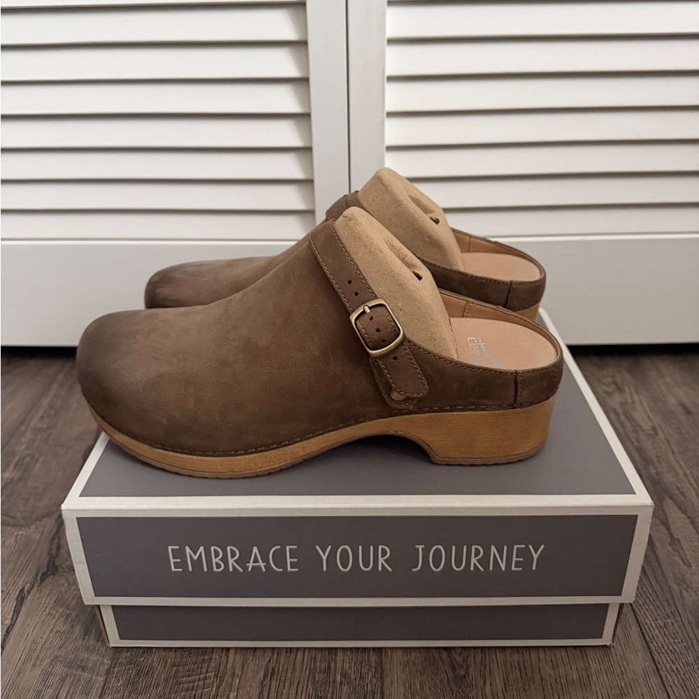Dansko Clogs - Picture 2 of 4